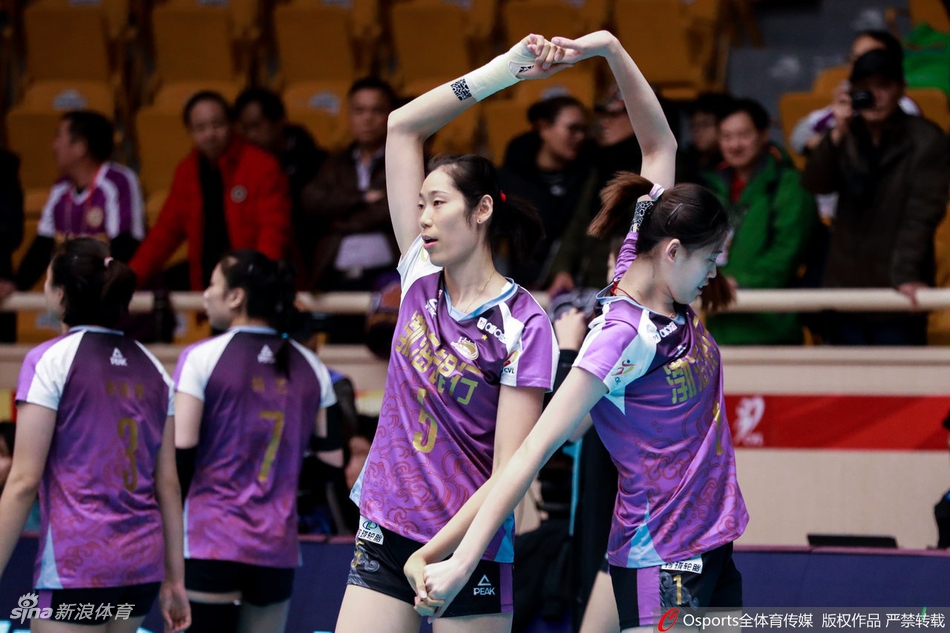 朱婷化身表情包又秀脚法