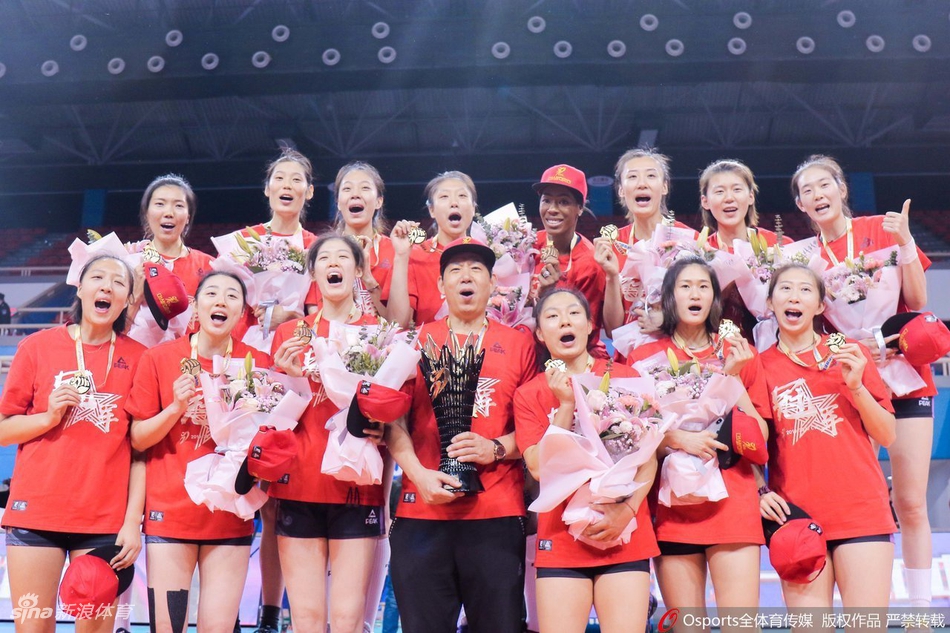 天津女排夺得联赛第12冠