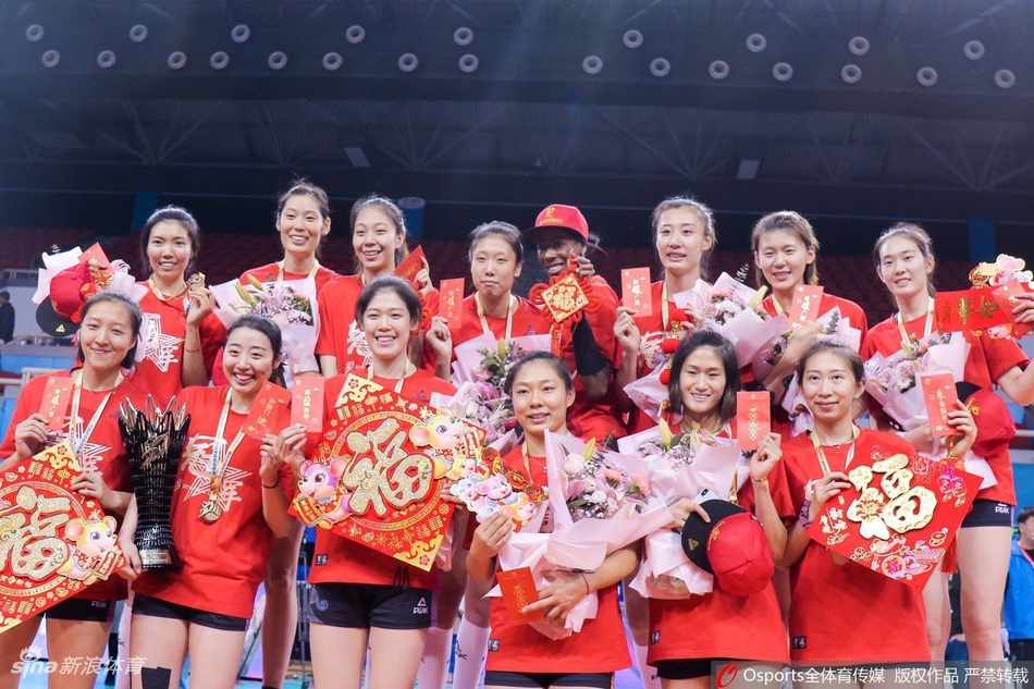 天津女排夺得联赛第12冠