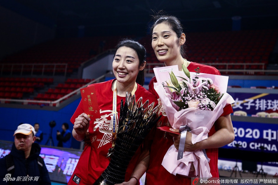 天津女排夺得联赛第12冠