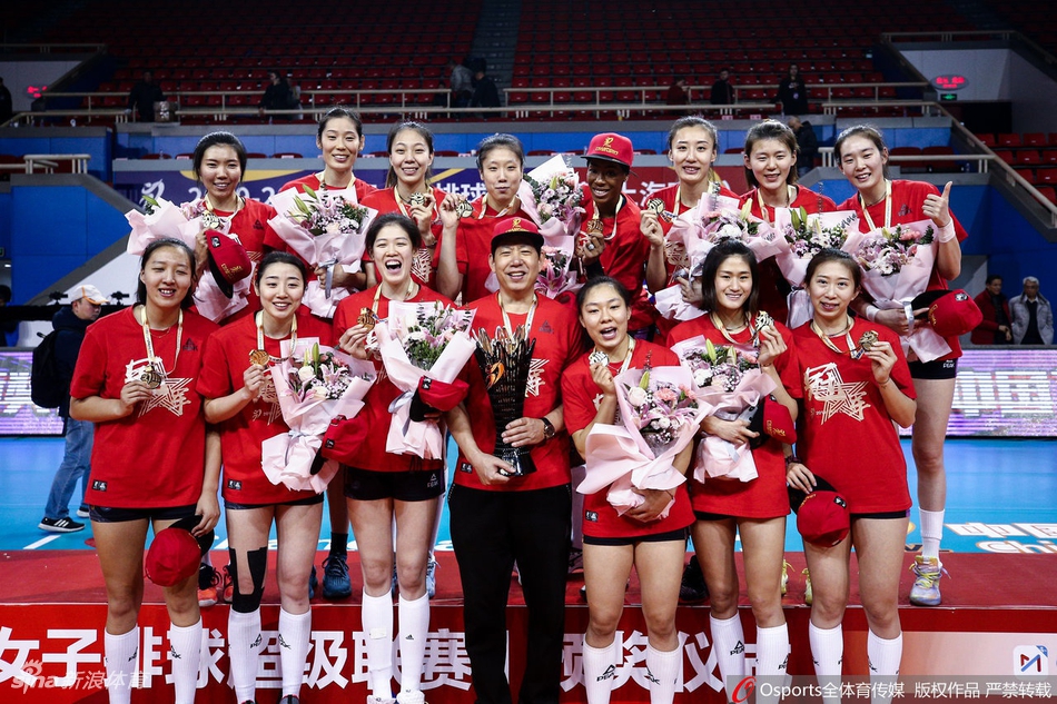 天津女排夺得联赛第12冠