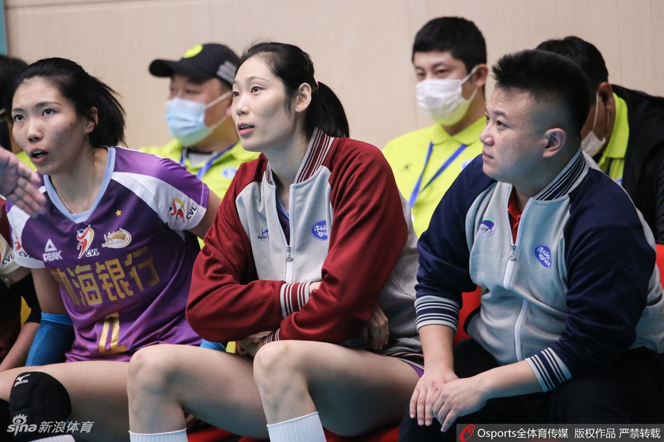 女排明星公益赛朱婷亮相