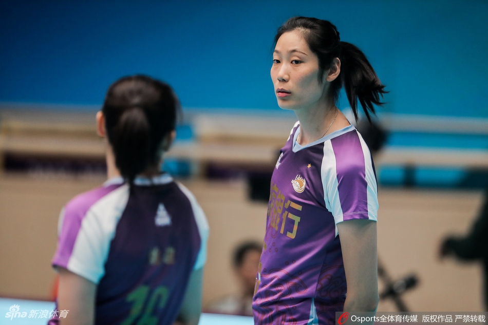 女排明星公益赛朱婷亮相