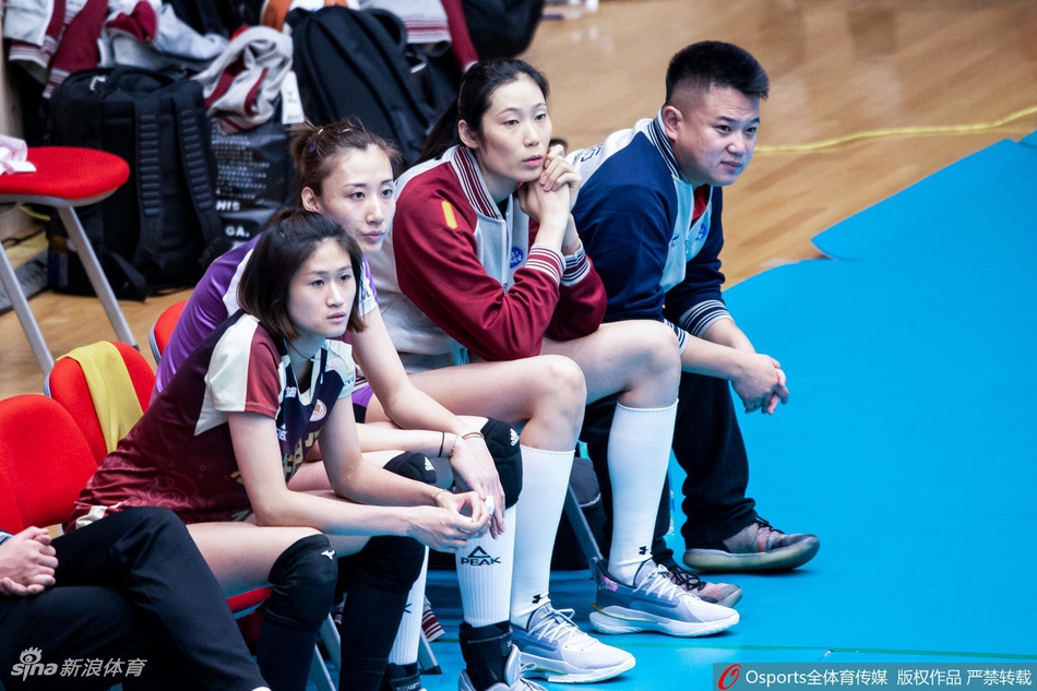 女排明星公益赛朱婷亮相