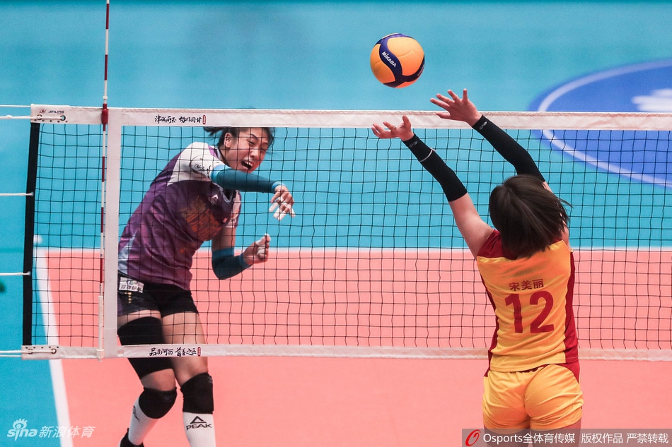 女排明星公益赛朱婷亮相