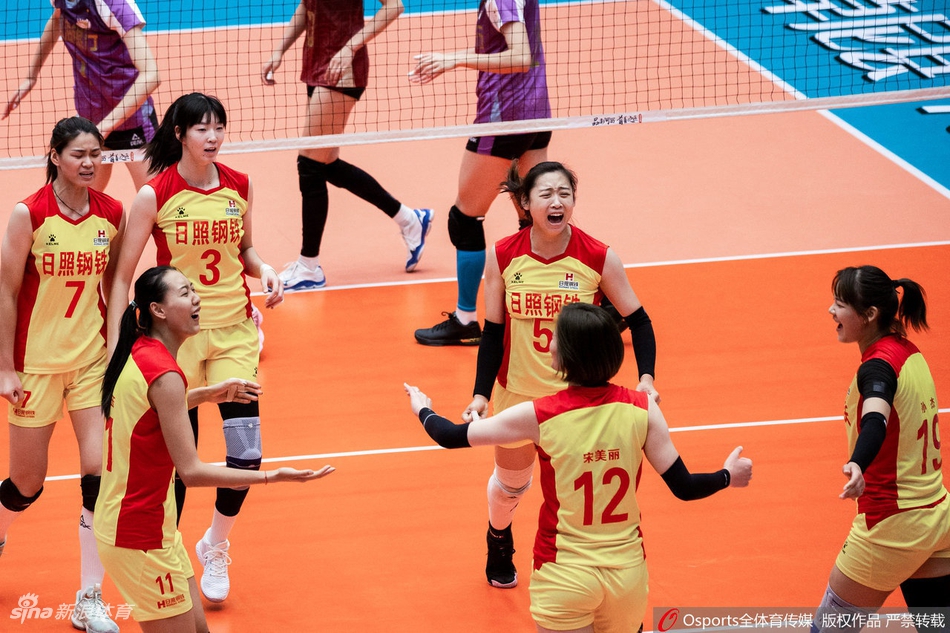 女排明星公益赛朱婷亮相