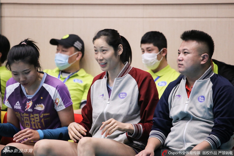 女排明星公益赛朱婷亮相