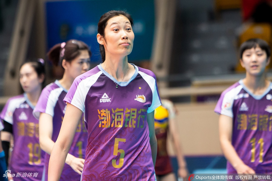 女排明星公益赛朱婷亮相