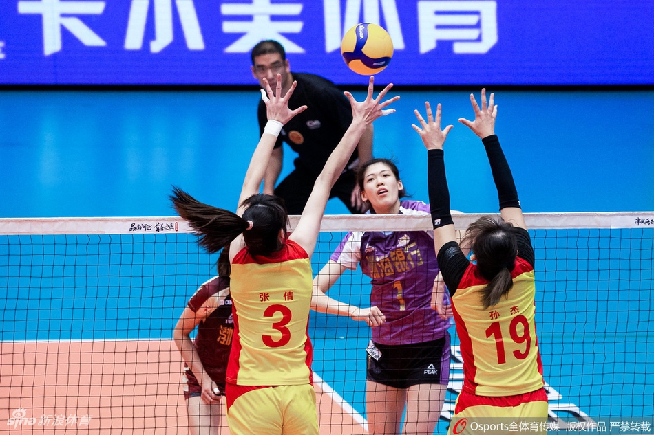 女排明星公益赛朱婷亮相