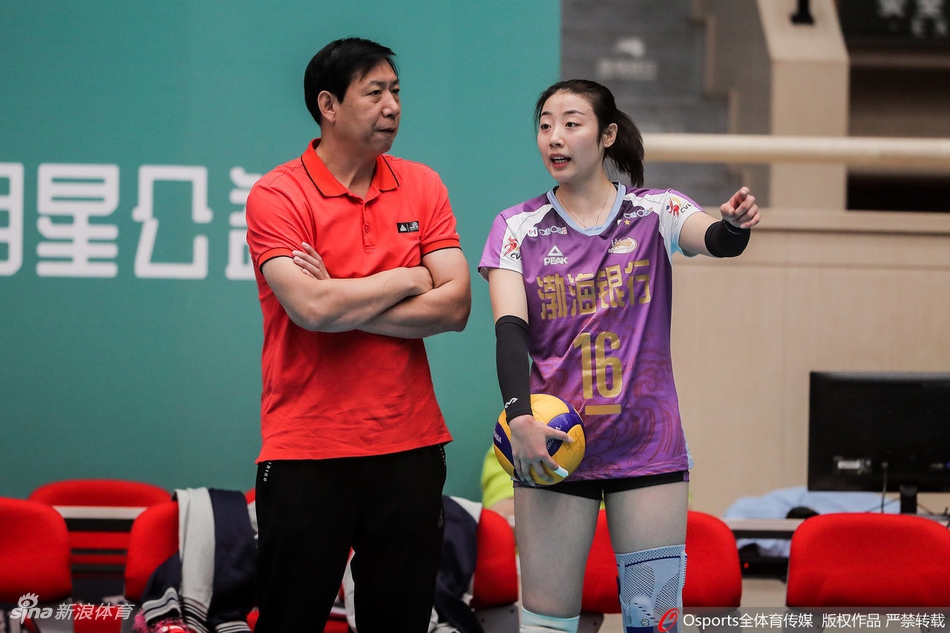 女排明星公益赛朱婷亮相