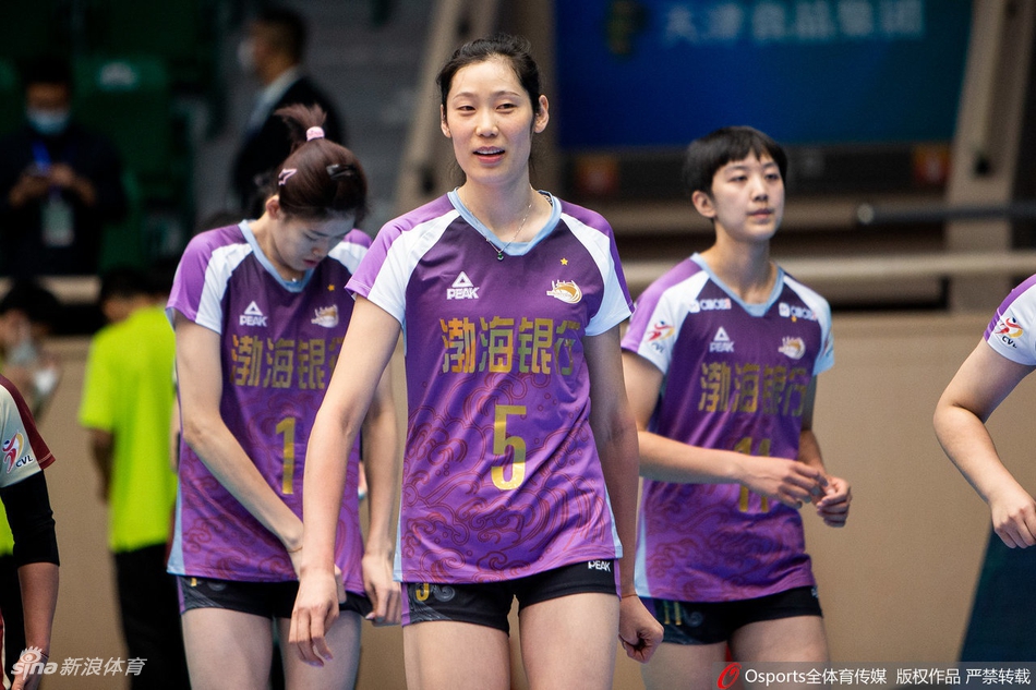 女排明星公益赛朱婷亮相