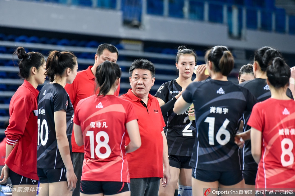 联赛江苏女排3-1北京