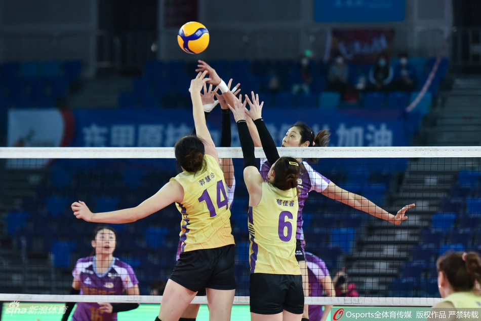 朱婷21分 半决赛首回合天津女排3-0广东