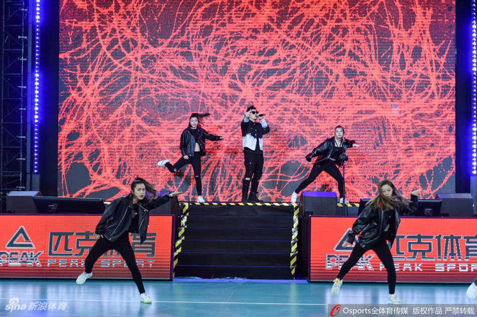 排超颁奖仪式潘玮柏献唱