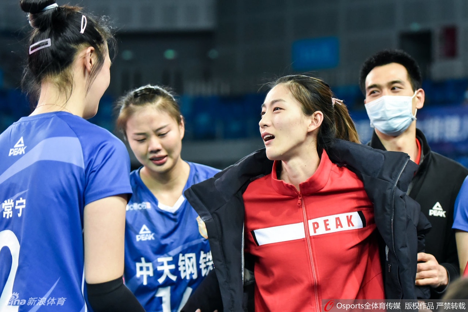 刁琳宇因伤未能出场赛后落泪