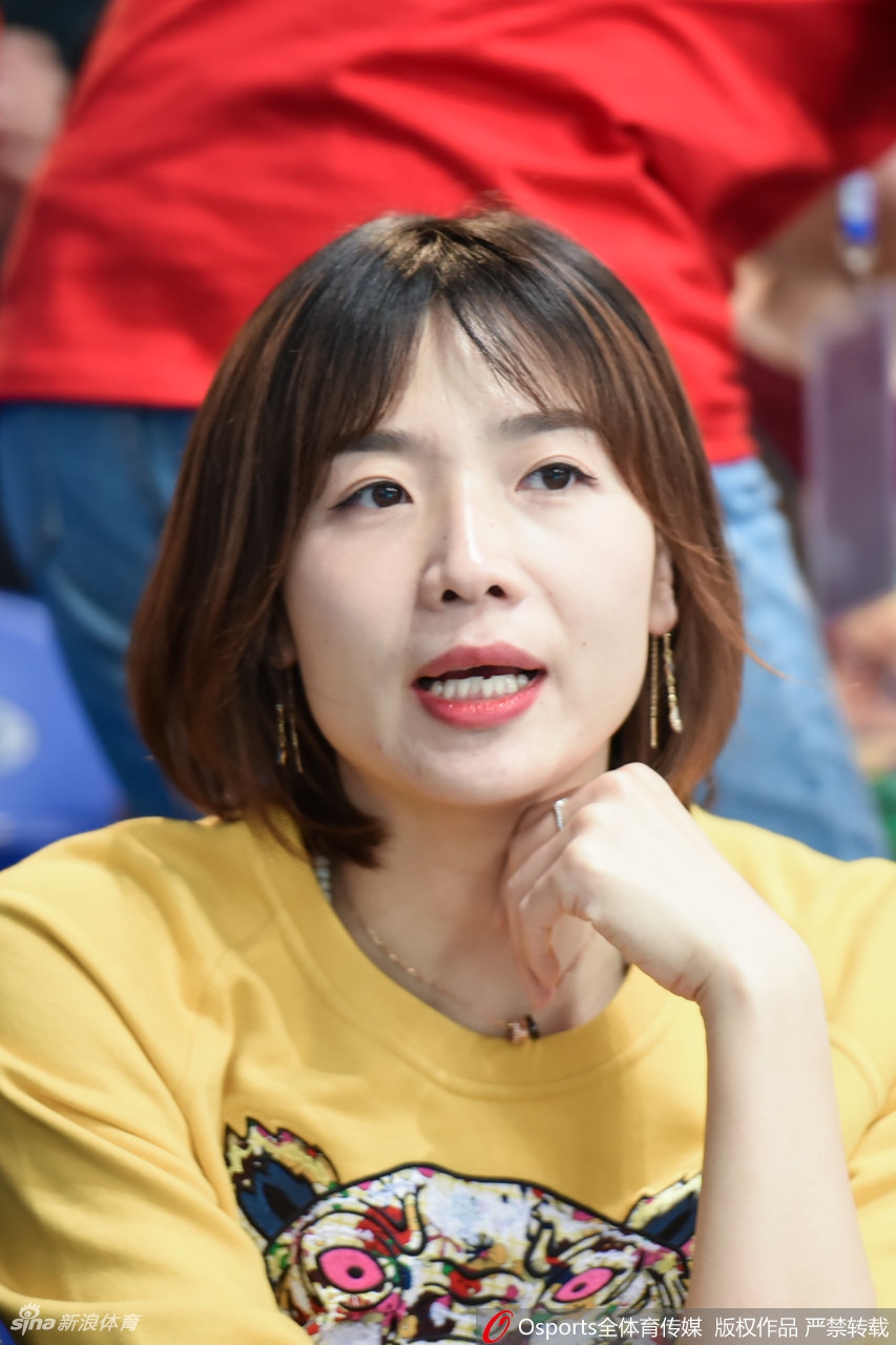 女排决赛魏秋月亲临现场