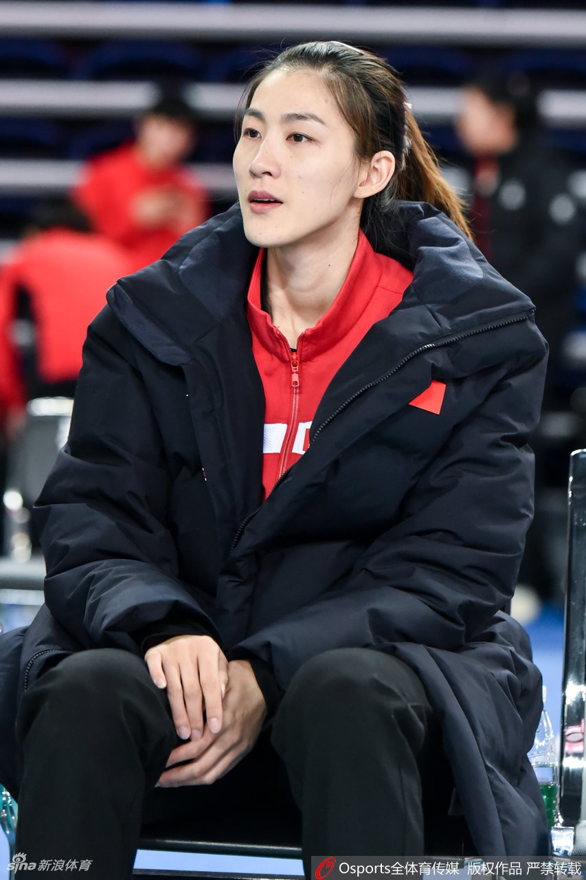 刁琳宇因伤未能出场赛后落泪