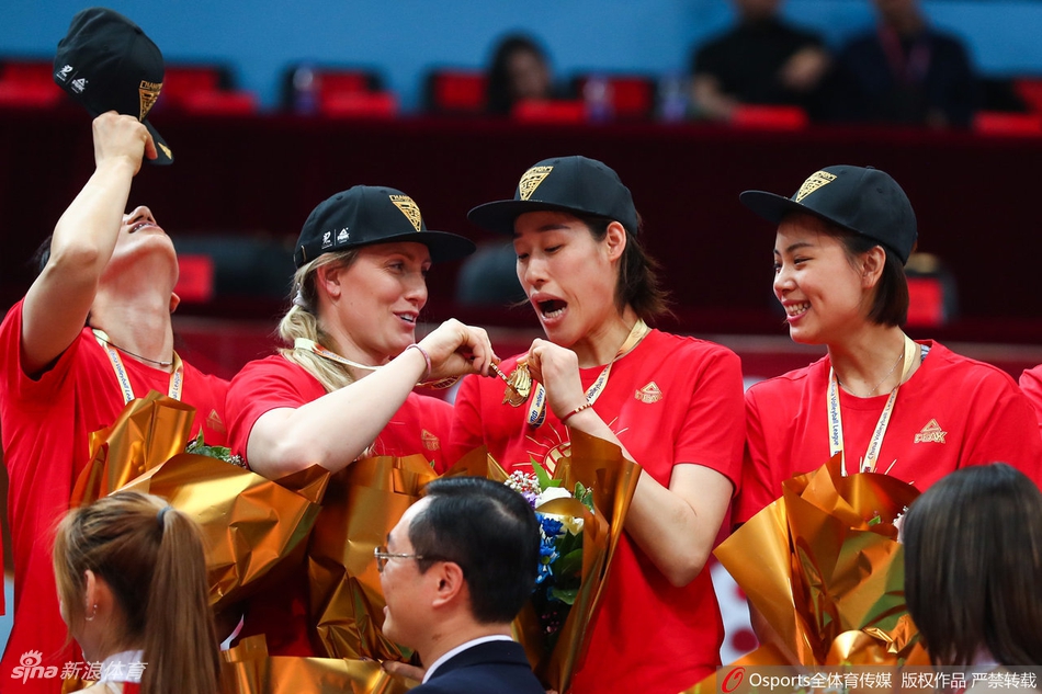 北京女排夺冠颁奖仪式