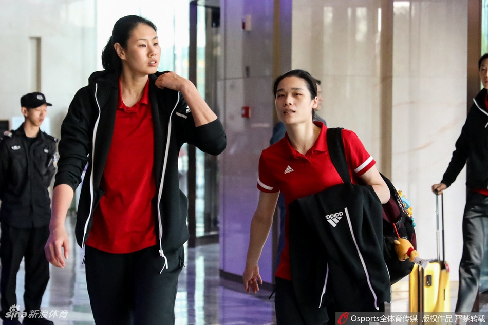 中国女排抵达宁波