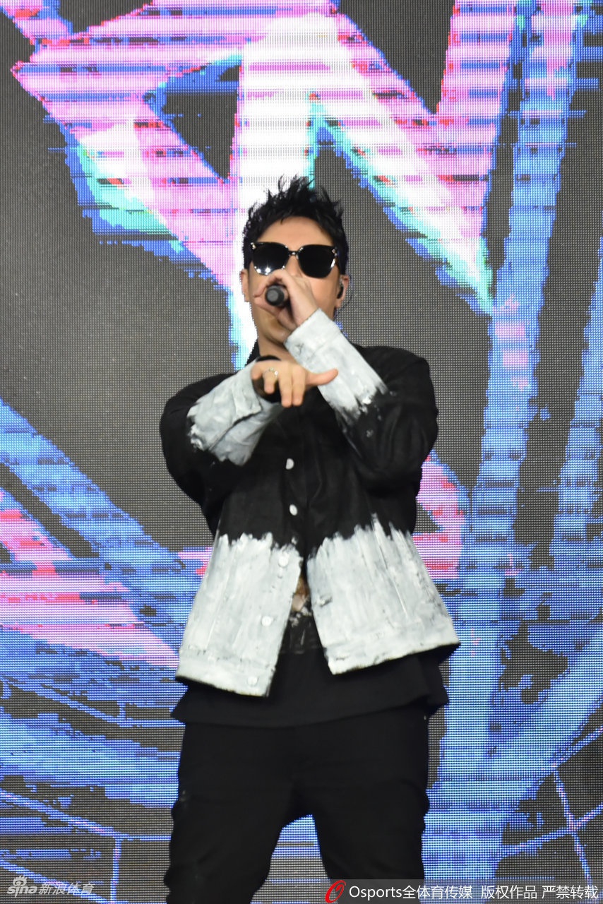 排超颁奖仪式潘玮柏献唱