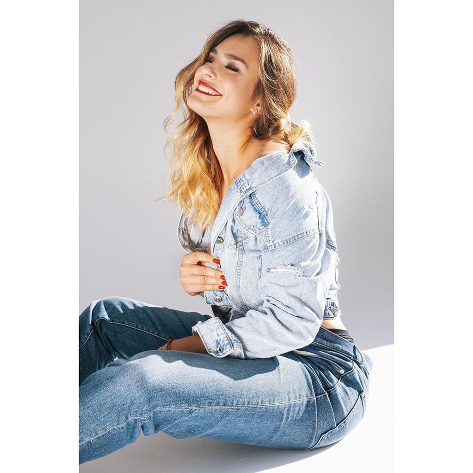 白俄网球新星最新写真时尚十足