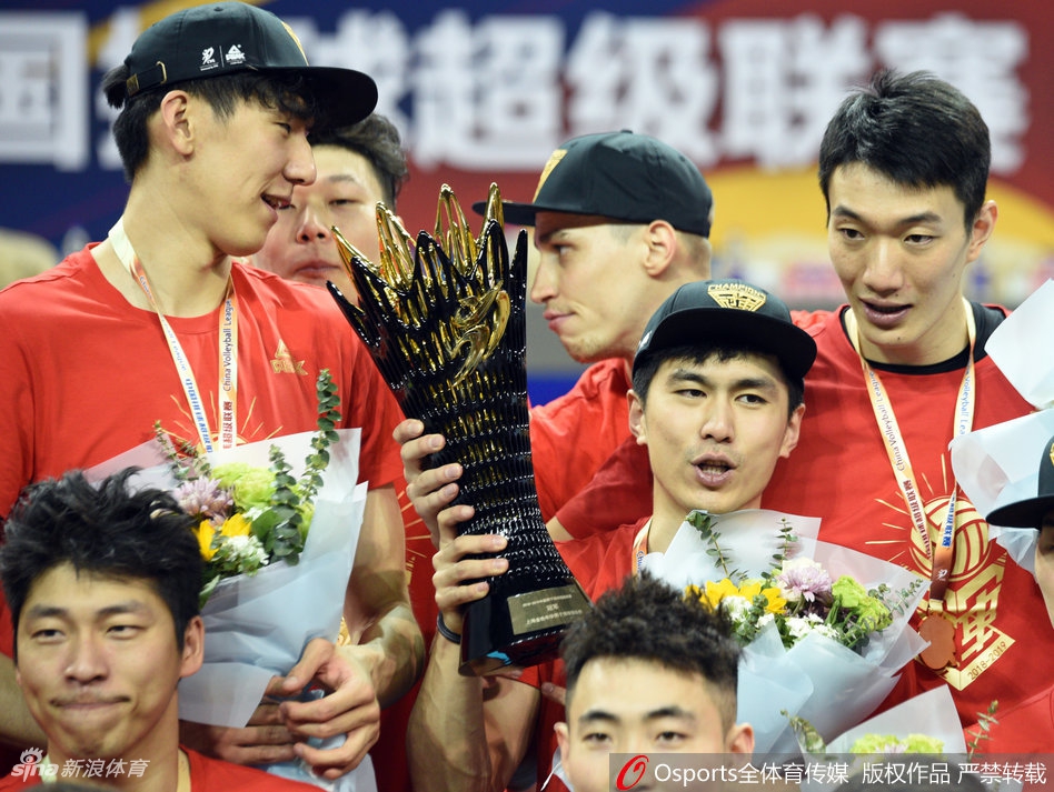 上海男排实现联赛15冠王