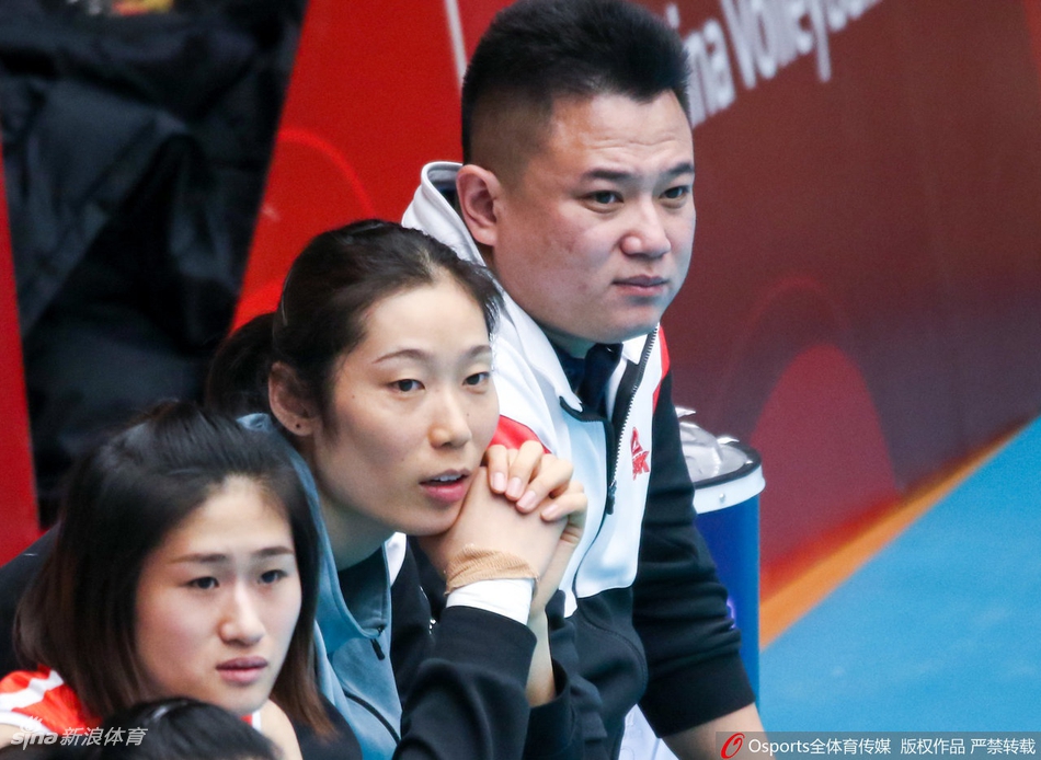 朱婷伤停激情犹在 拥抱独得35分的李盈莹