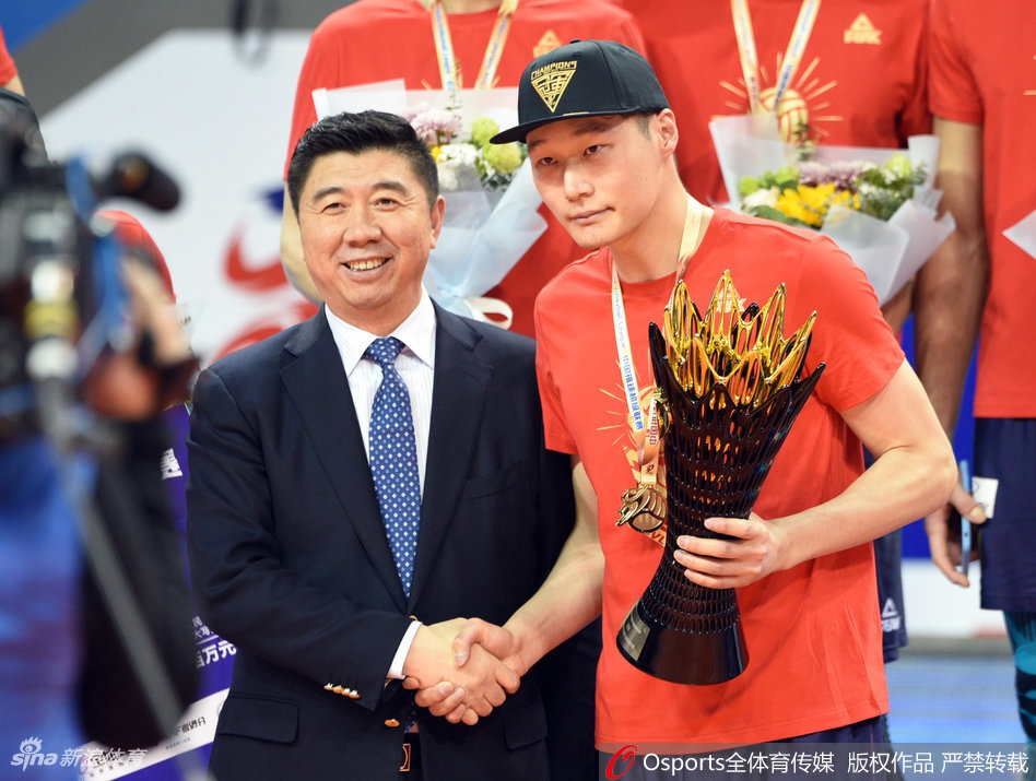 上海男排实现联赛15冠王