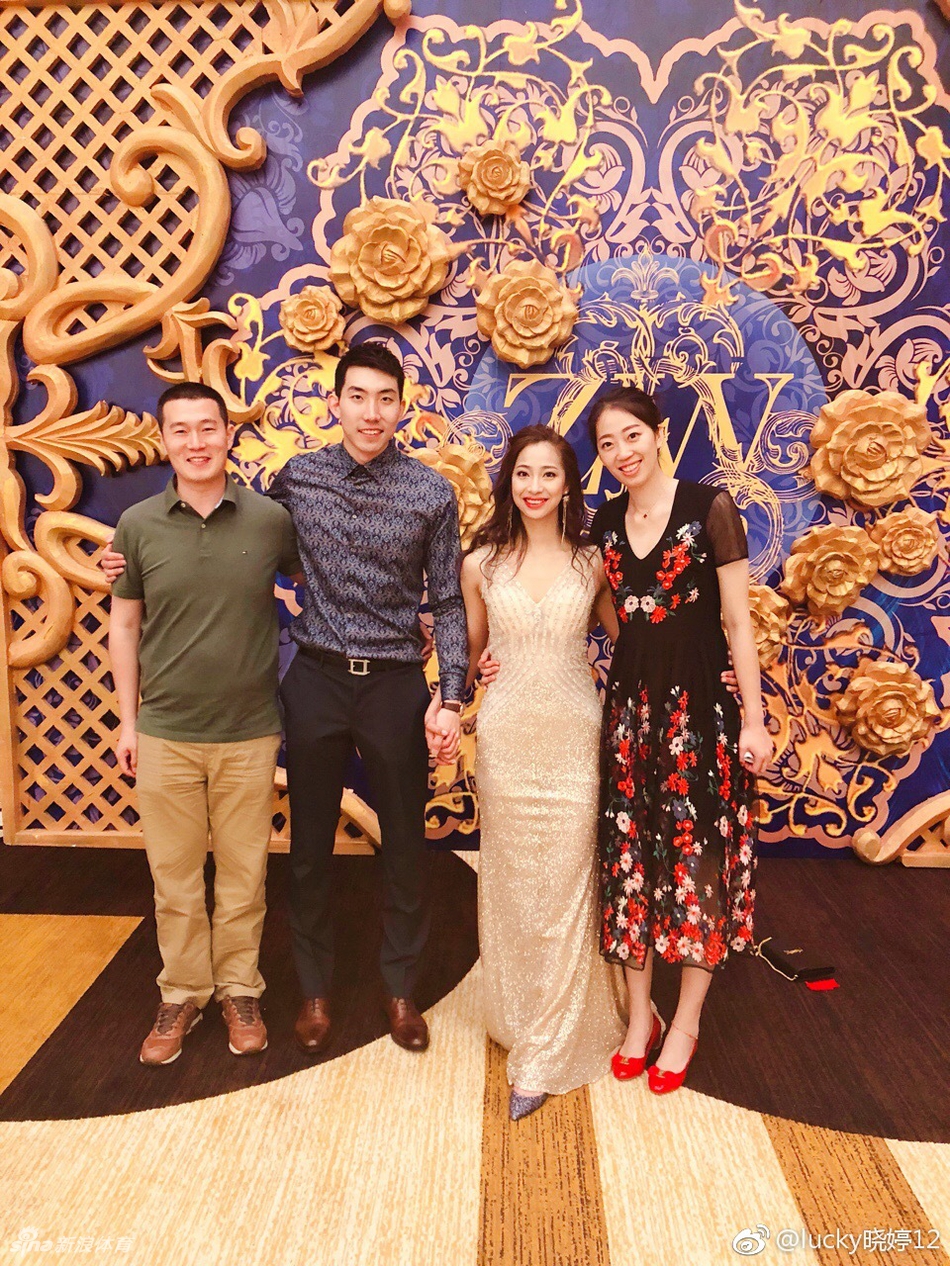 猜你喜欢 4 / 13 北京时间5月13日晚 天津女排自由人王茜和荣钢男篮