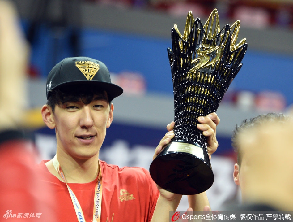 上海男排实现联赛15冠王