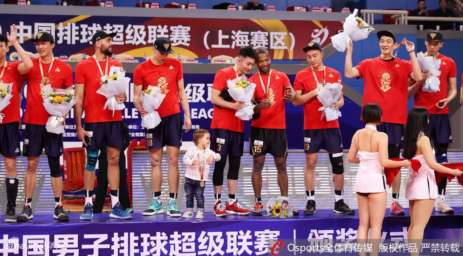 上海男排实现联赛15冠王
