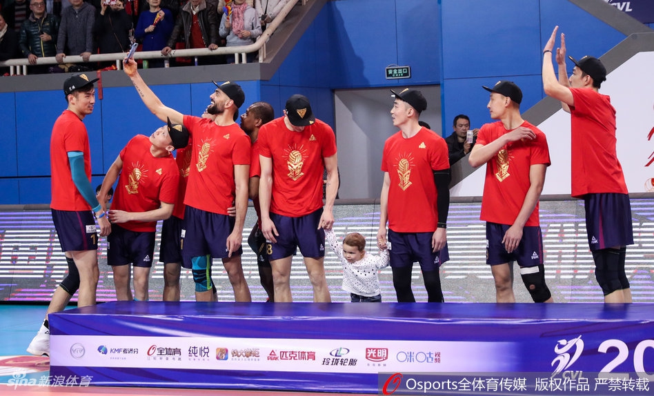 上海男排实现联赛15冠王