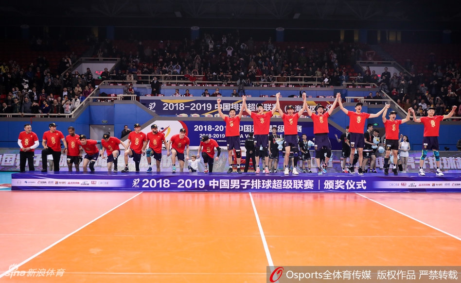 上海男排实现联赛15冠王