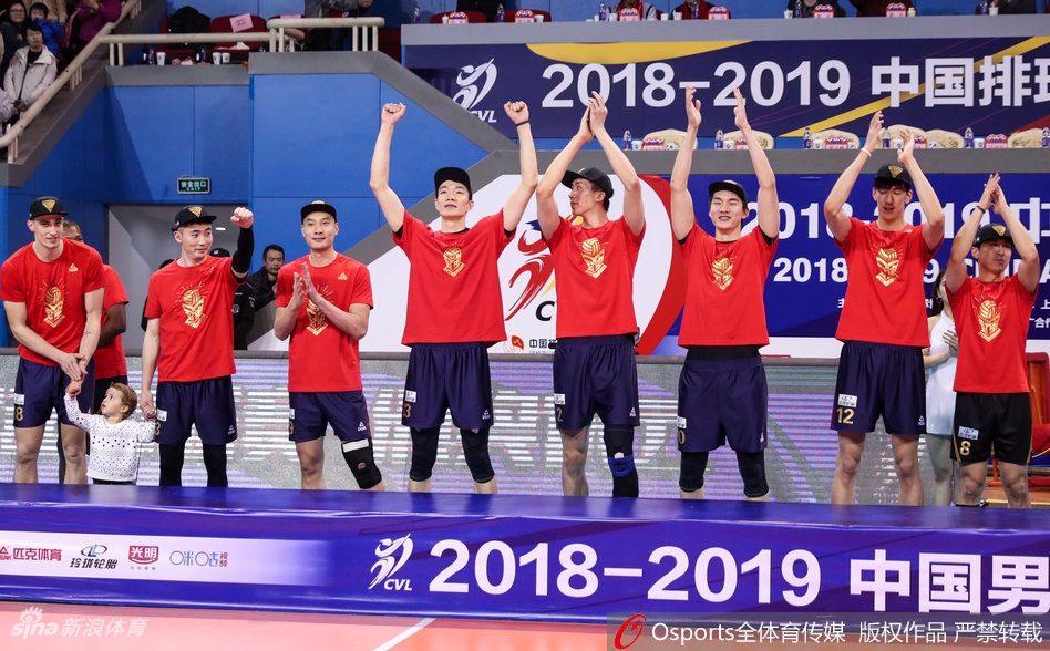 上海男排实现联赛15冠王