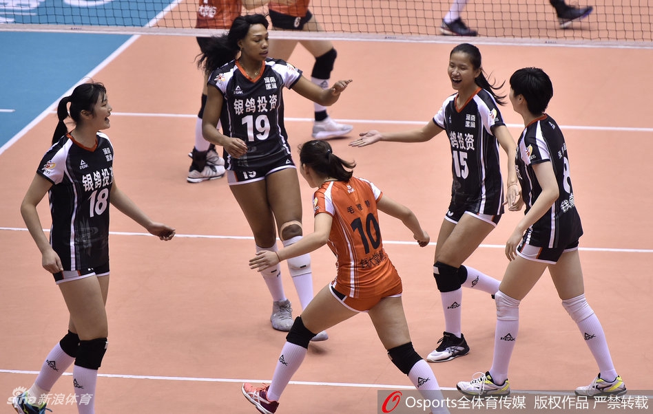 排超精英赛辽宁女排3-0河南