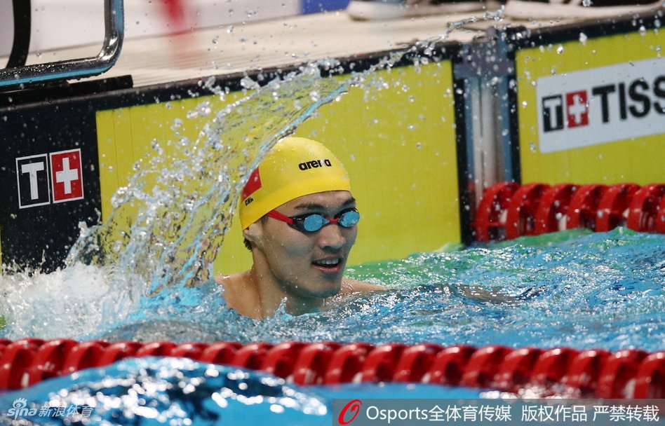 亚运男子200米仰泳徐嘉余夺冠