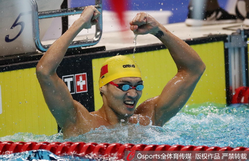 亚运男子200米仰泳徐嘉余夺冠