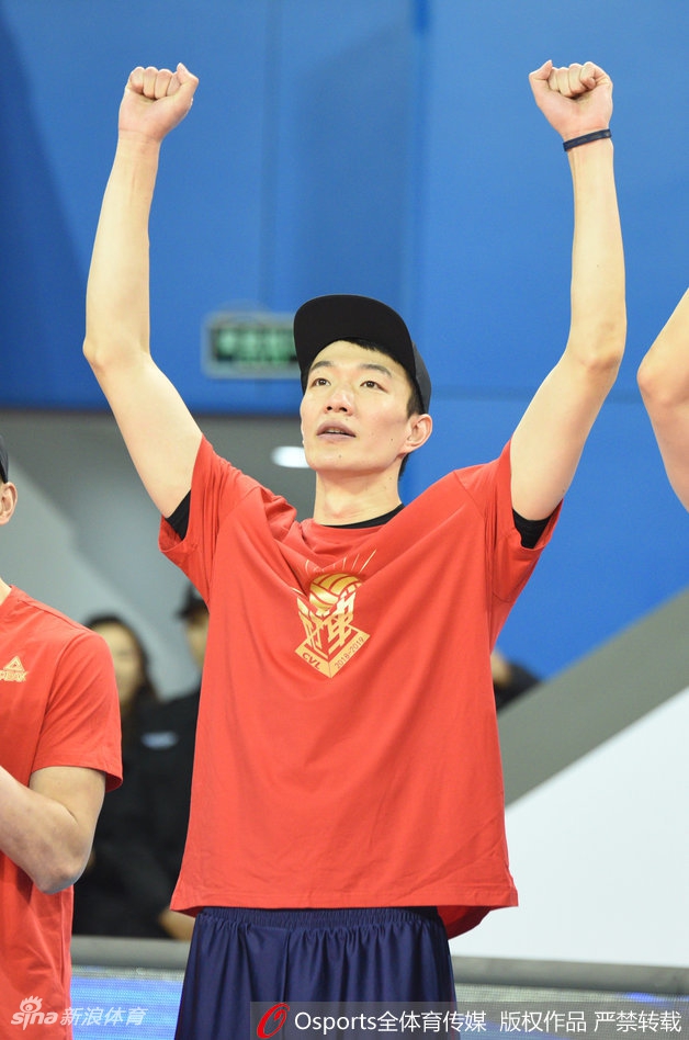 上海男排实现联赛15冠王