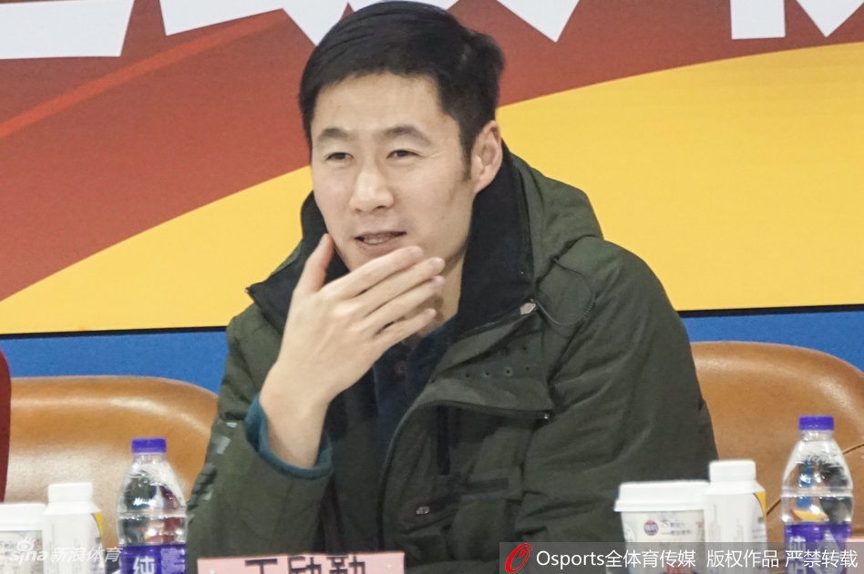 上海女排vs北京 王励勤观战