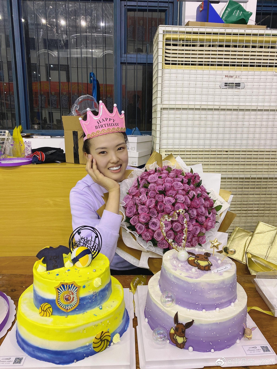 张常宁庆祝自己25岁生日