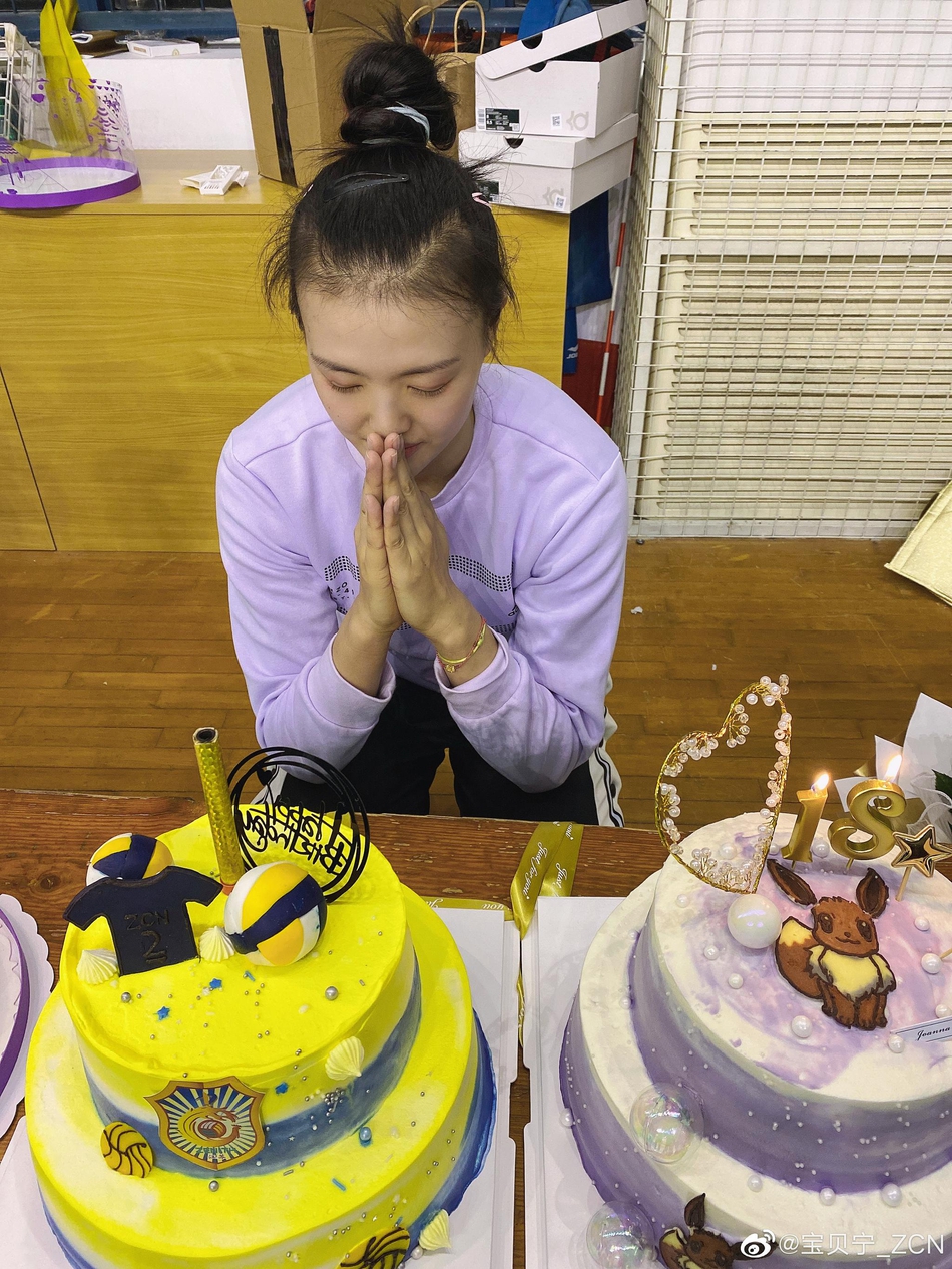 张常宁庆祝自己25岁生日