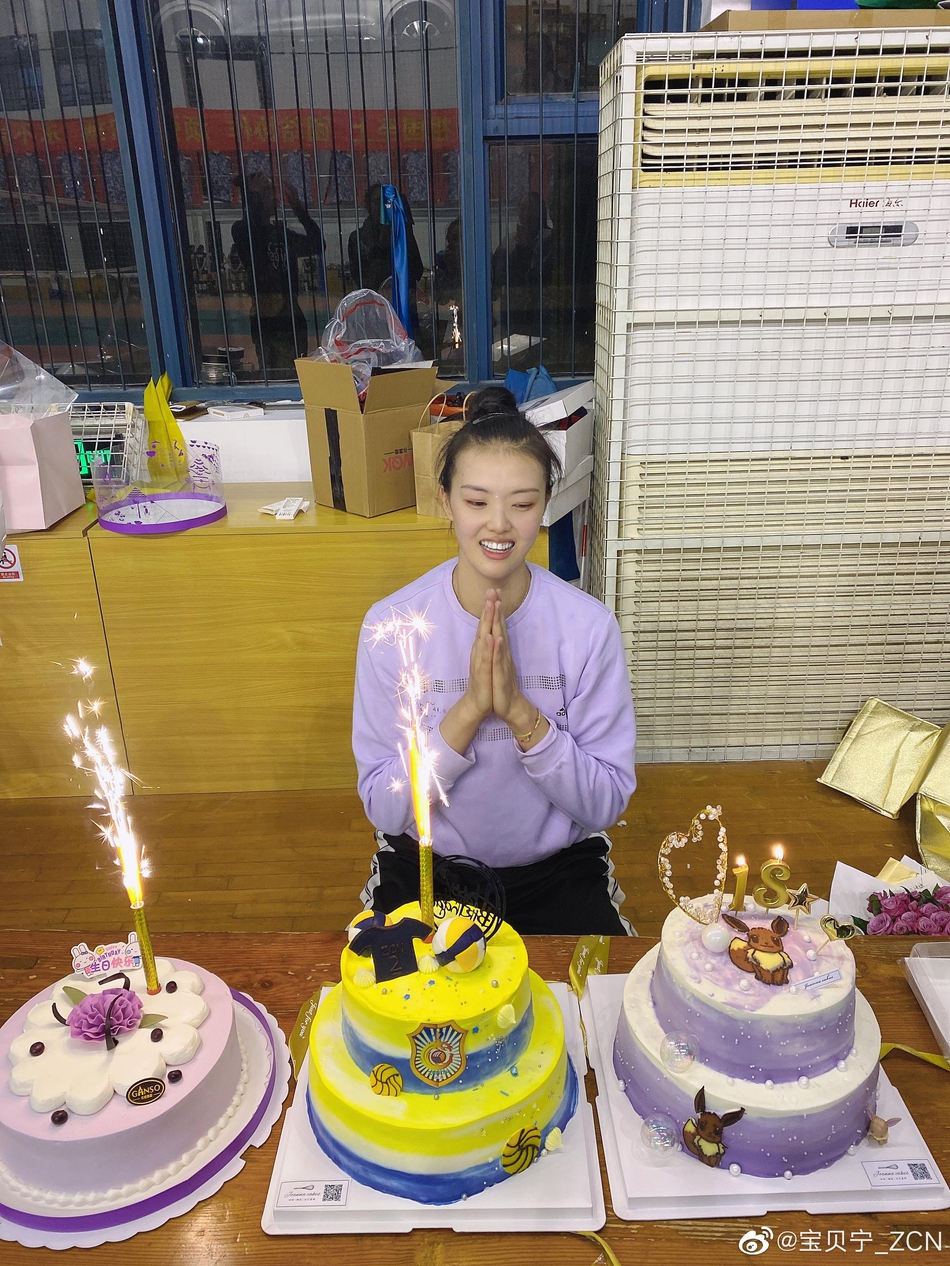 张常宁庆祝自己25岁生日