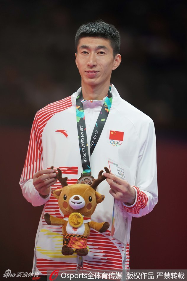 亚运跆拳道63公斤赵帅摘银