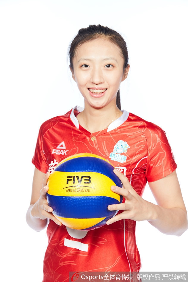 辽宁女排官方写真丁霞领衔