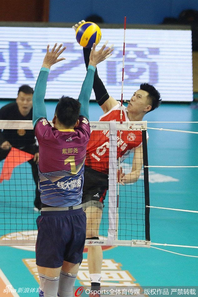 排超上海男排3:1胜江苏男排