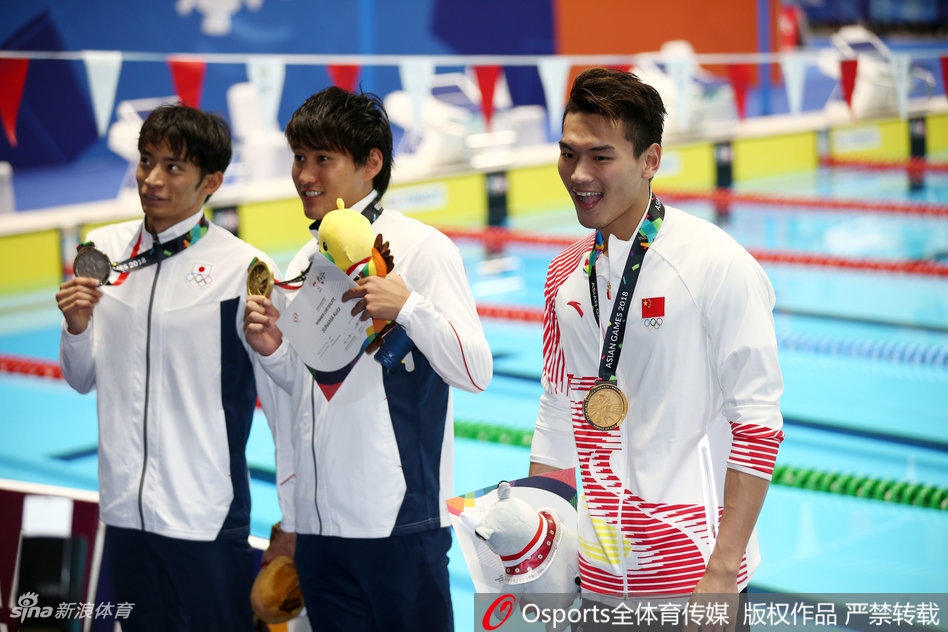 亚运男子200米仰泳徐嘉余夺冠