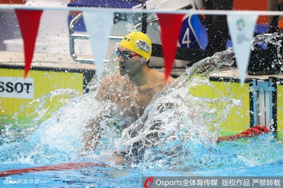 亚运男子200米仰泳徐嘉余夺冠