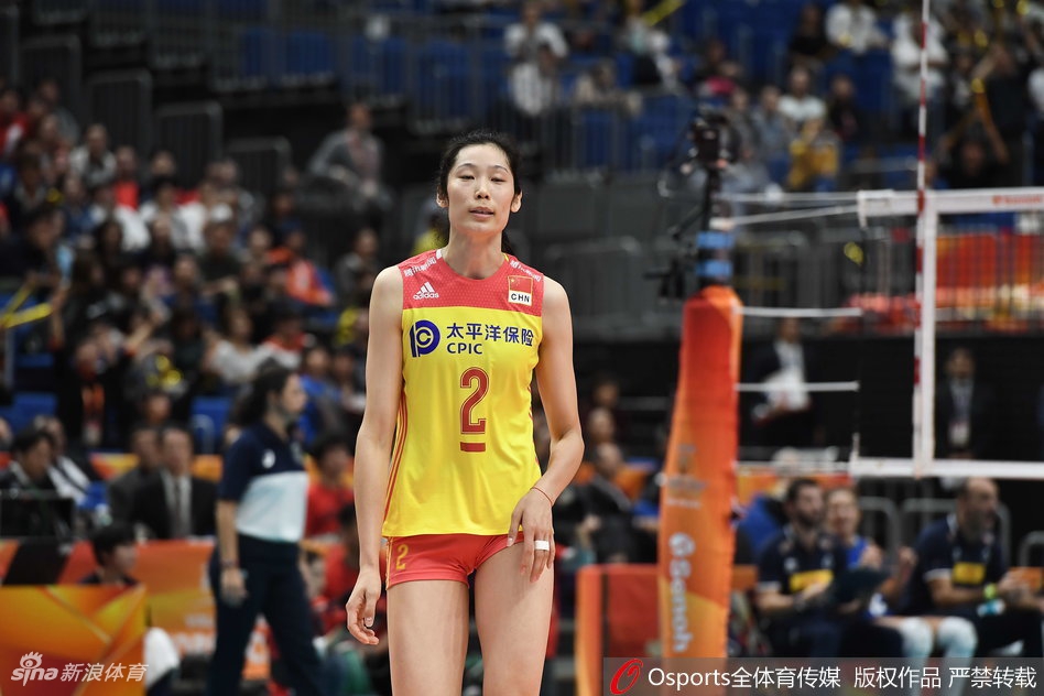 中国女排惜败郎平朱婷难掩失落