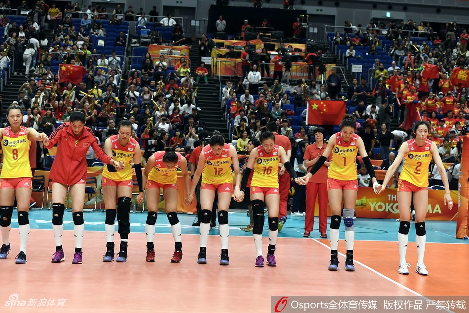 中国女排惜败郎平朱婷难掩失落