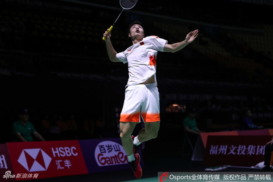 福州赛首轮石宇奇2：0赵俊鹏